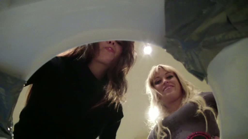 toilet for two ruthless bitches